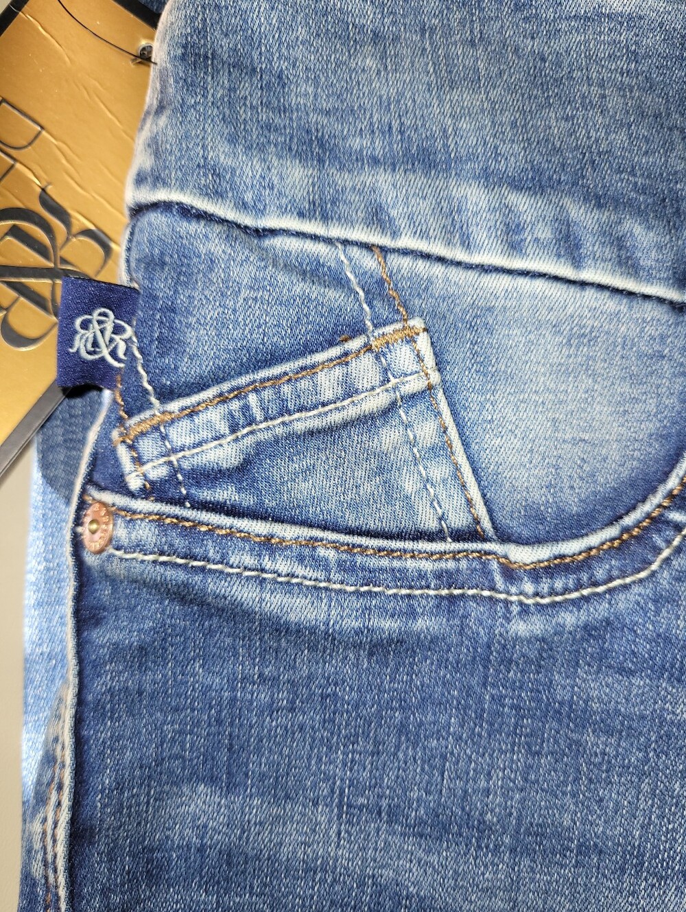NWT - Rock & Republic Size 8 - Pull On Legging in Faded Blue Denim. - Picture 6 of 8